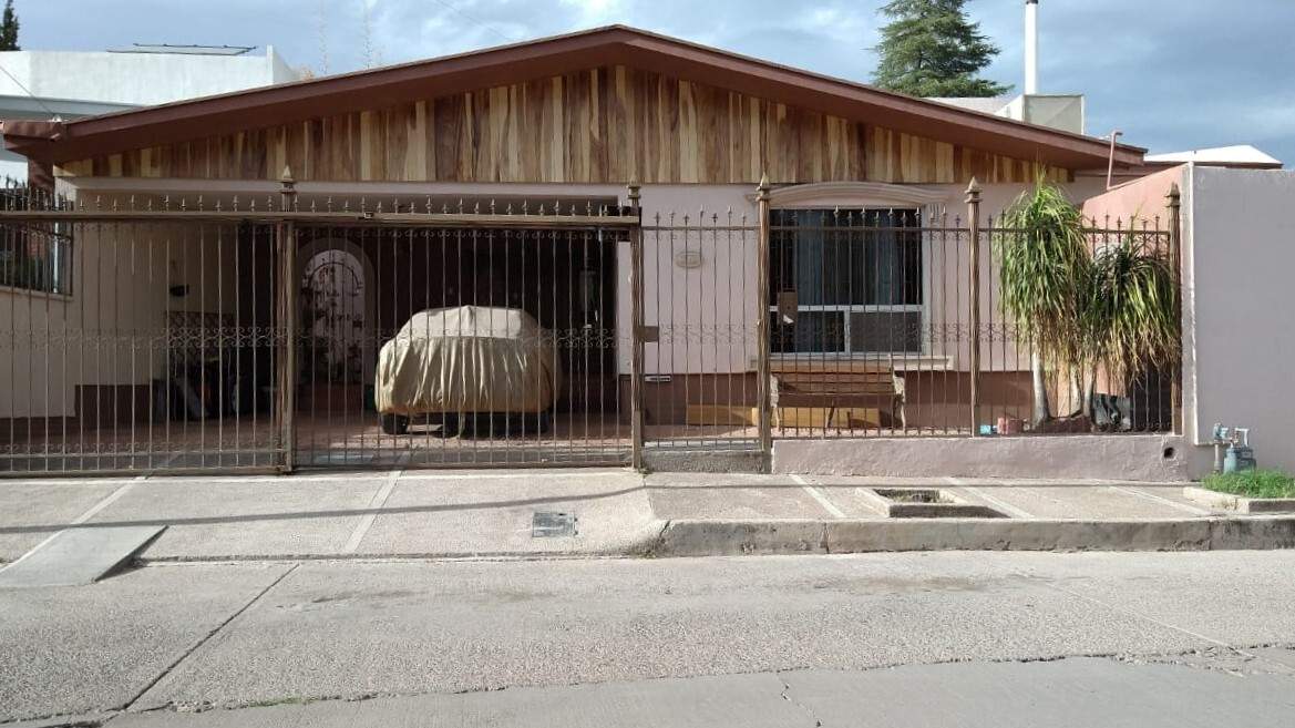 Casa en venta en Lomas Del Santuario I, Chihuahua, Chihuahua 374 m² terreno y 257 m²